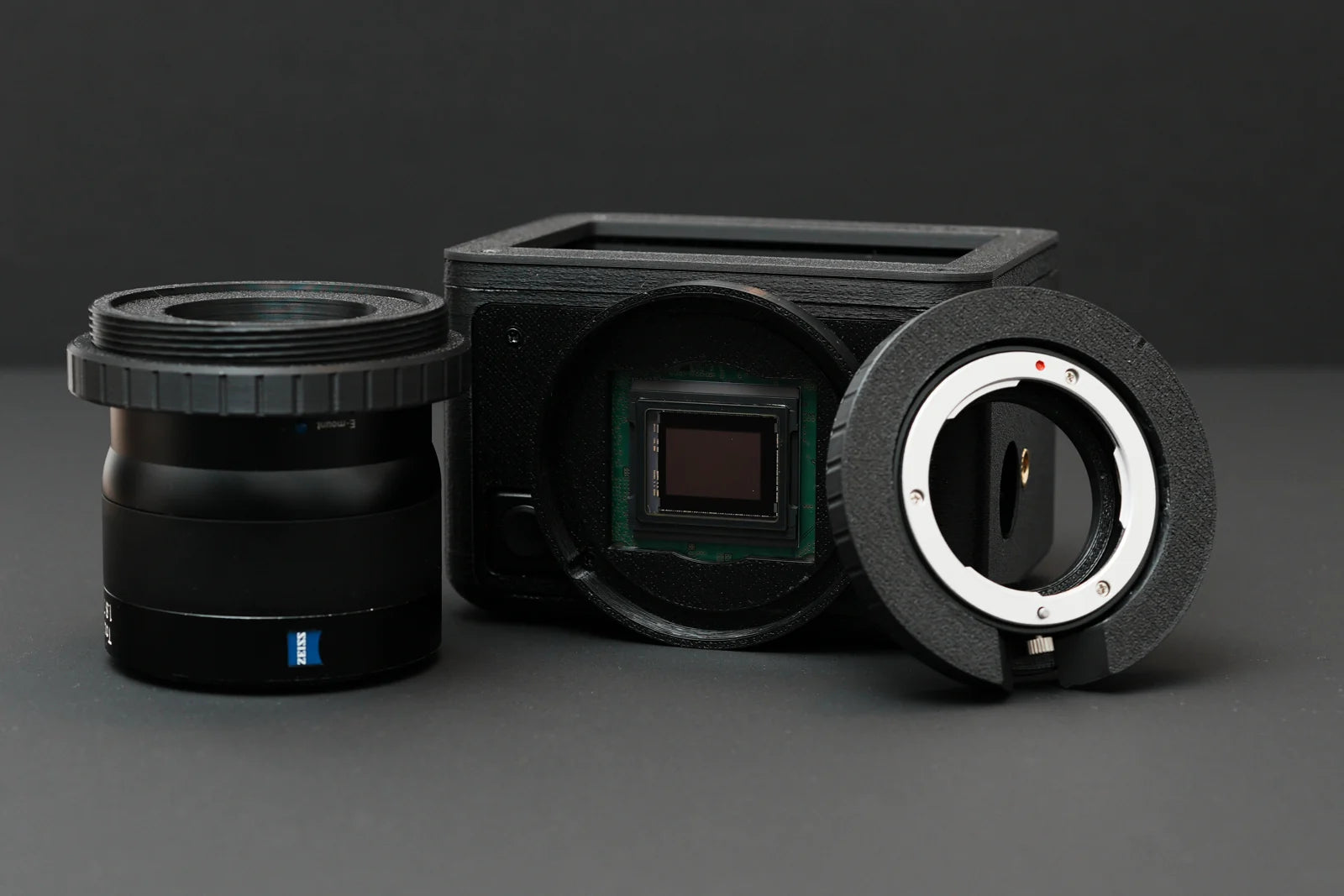 Lens, exposed sensor and removable mount of the WLV-01